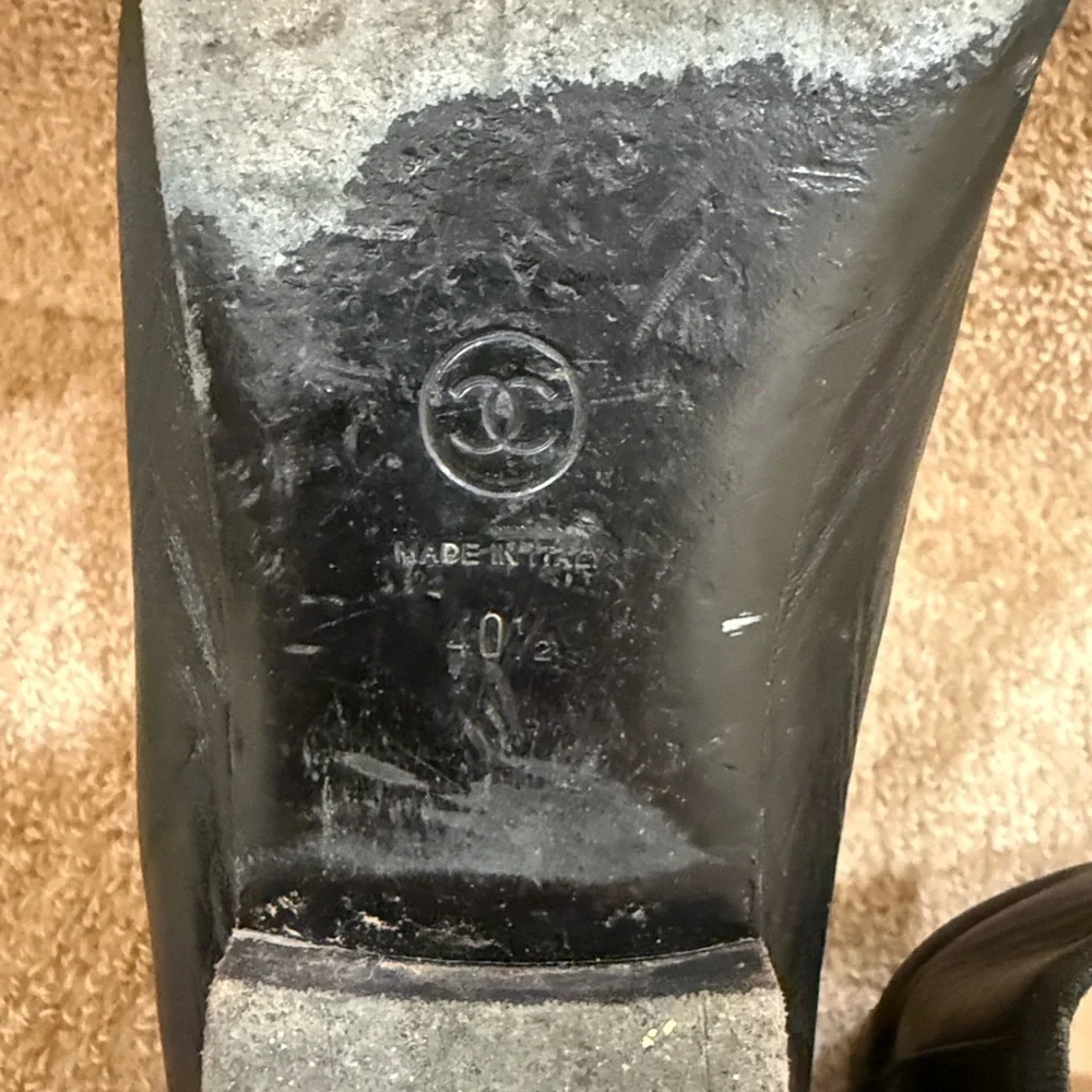 CHANEL Black Patent Leather Flats - Picture 7 of 10